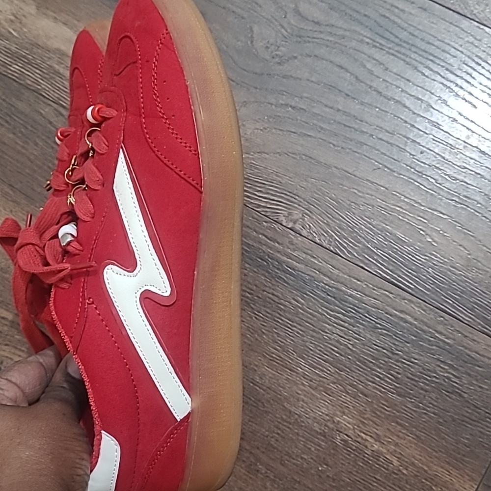 Womens Shoes - Picture 2 of 4